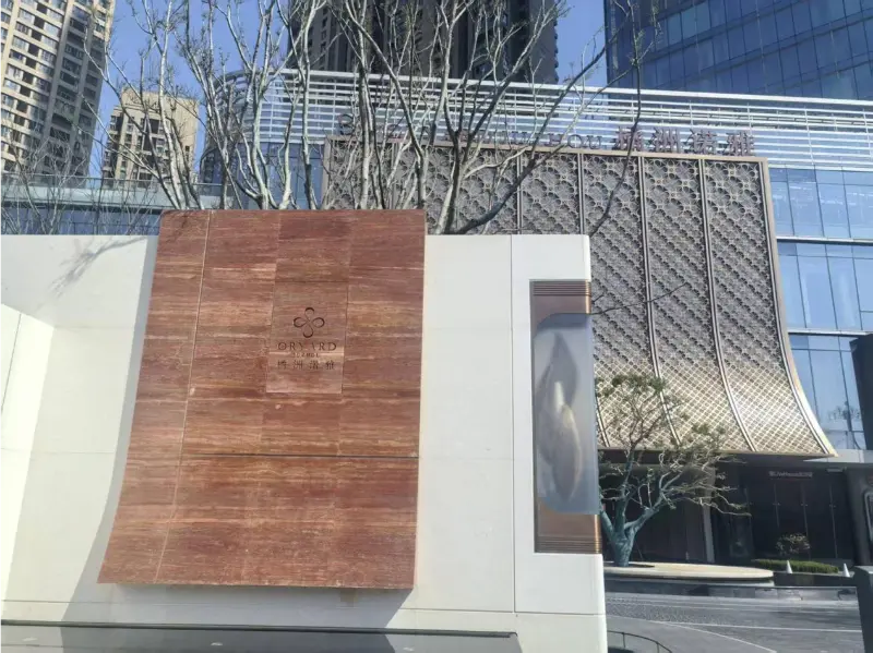 Blueway understøtter svømmeoplevelsen i høj højde på Changsha Poly Juizhou Noya Hotel